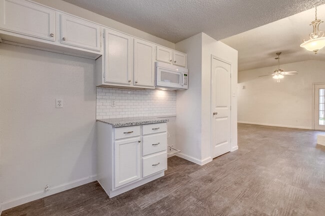 Building Photo - Charming 2 Bedroom Home in La Porte, TX