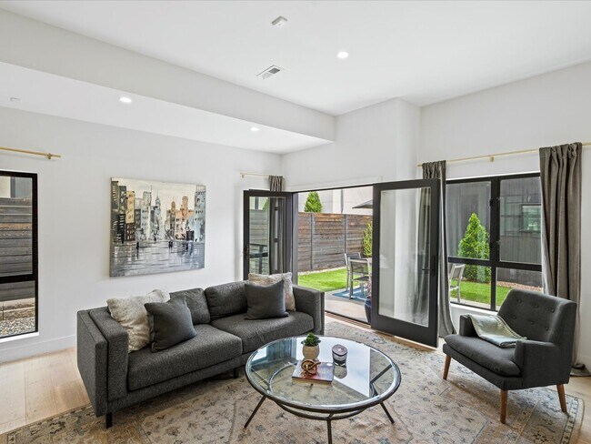 Building Photo - Luxury 3-Bed, 3.5-Bath Denver Home with Ro...