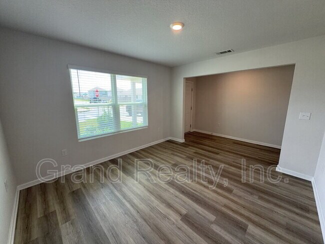 Building Photo - 5431 Peach Dr