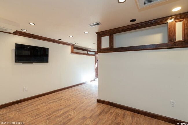 Building Photo - Beautiful Home in Amazing Salt Lake Location!