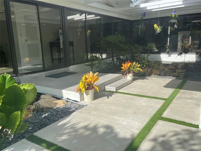 Building Photo - 7521 SW 56th St