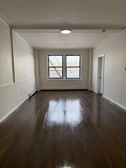 Building Photo - 150 S Harrison St