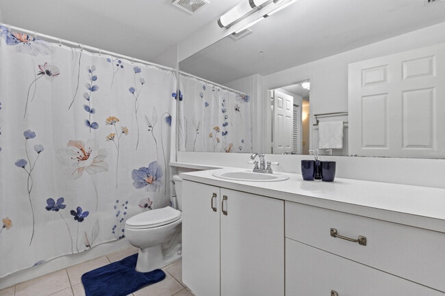 Building Photo - 630 S Sapodilla Ave