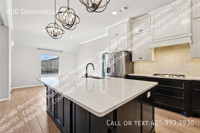 Building Photo - 600 Dardanelle Pass