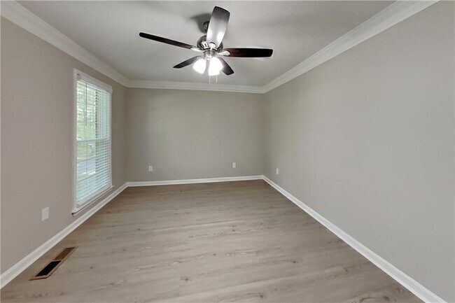 Building Photo - 385 Deerwood Dr