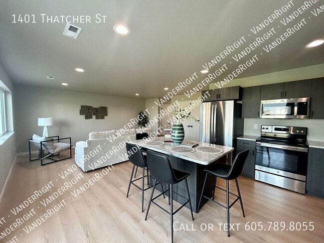 Building Photo - 1401 Thatcher St