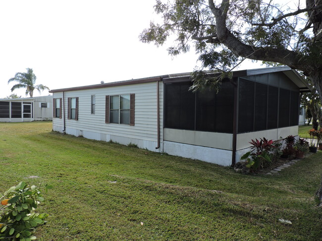 Building Photo - 4684 SE Corkwood Ter