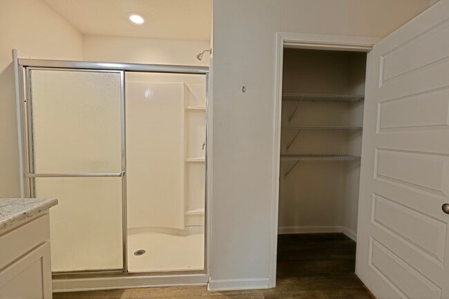 Building Photo - 5747 Guinevere Ln