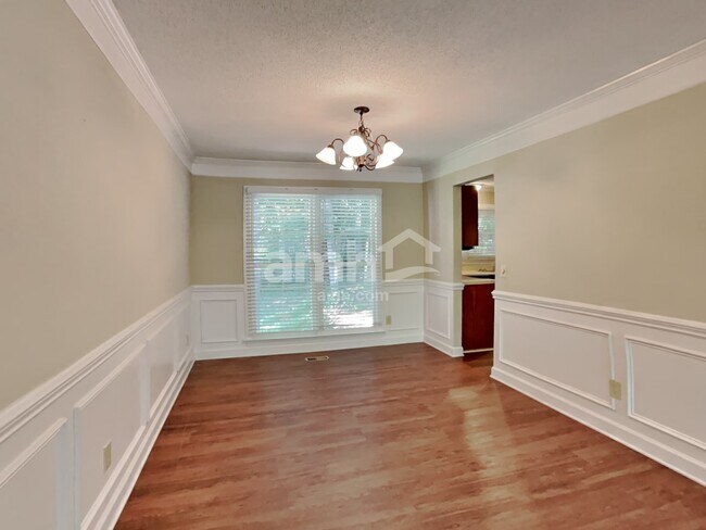 Building Photo - 7401 Kinsmore Ln