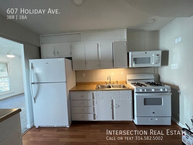 Building Photo - 607 Holiday Ave