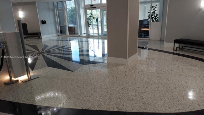 Building Photo - 3140 S Ocean Dr