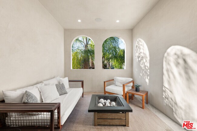 Building Photo - 11748 La Maida St