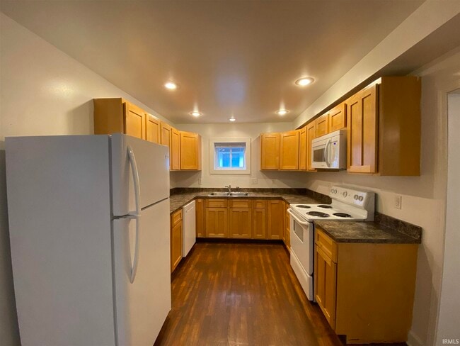 Building Photo - 609 E University St