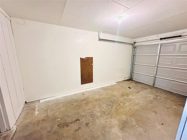 Building Photo - 4748 Suburban Dr