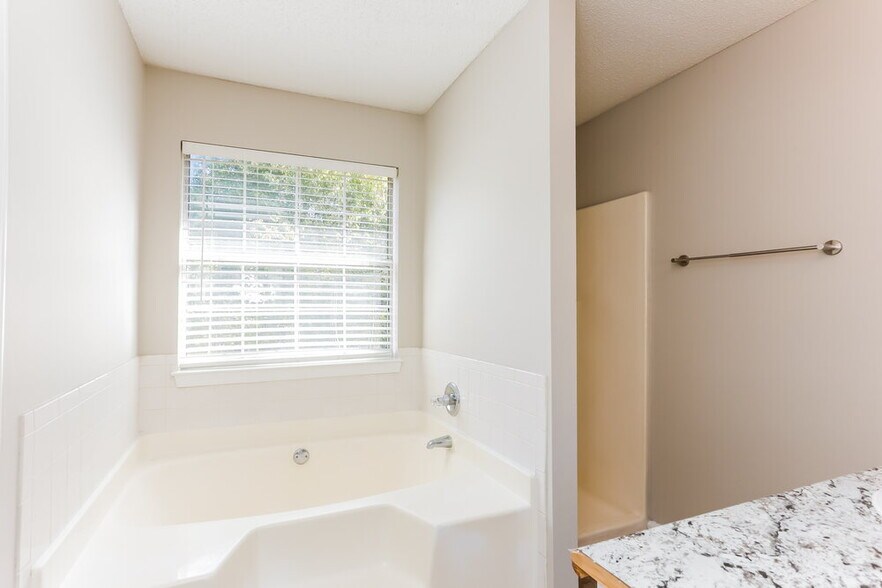 Building Photo - 3610 Salem Hills Dr