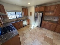 Building Photo - 921 Dartmouth Dr NE