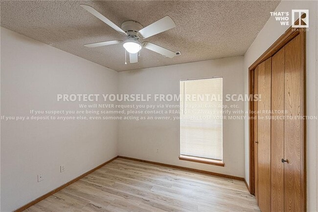 Building Photo - 424 E Malinda Dr