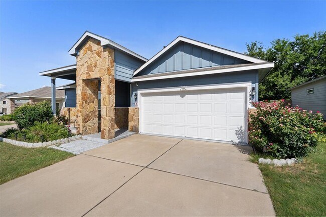 Building Photo - 13809 Harrisglenn Dr