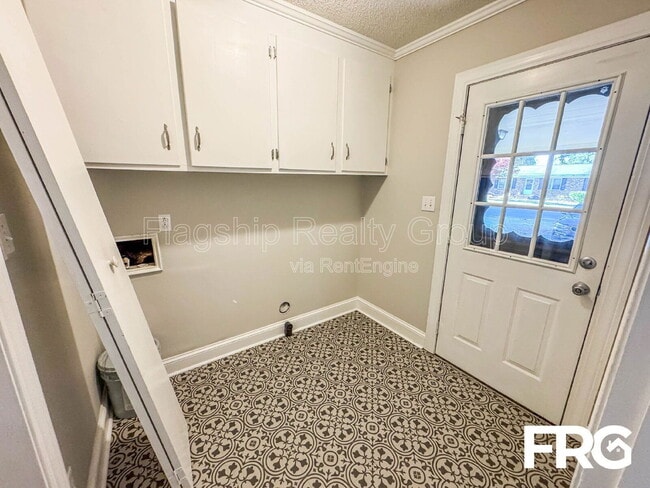 Building Photo - 113 Belmont Dr