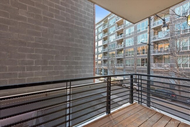 Building Photo - 873 N Larrabee St