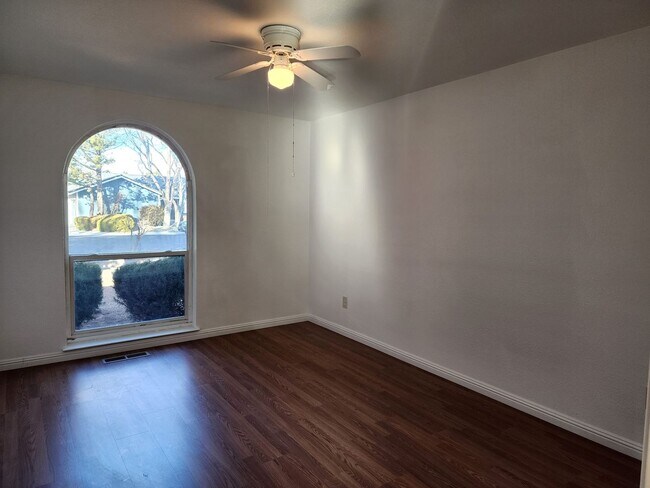 Building Photo - 3 bedroom Home  For Rent in Minden