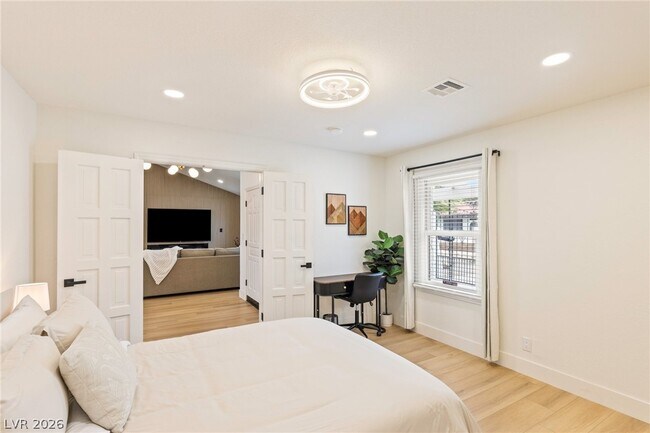 Building Photo - 4045 W Mardon Ave