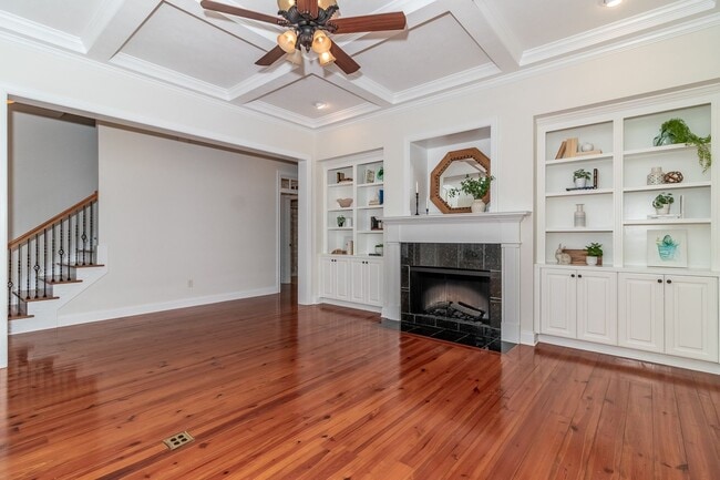 Building Photo - Lovely Riverwood Home