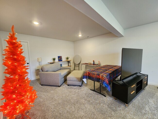 Building Photo - 114 Dogwood Ln