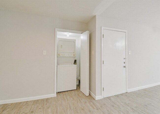Building Photo - 12955 Woodforest Blvd
