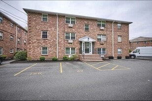 Building Photo - 3 Colonial Village Dr