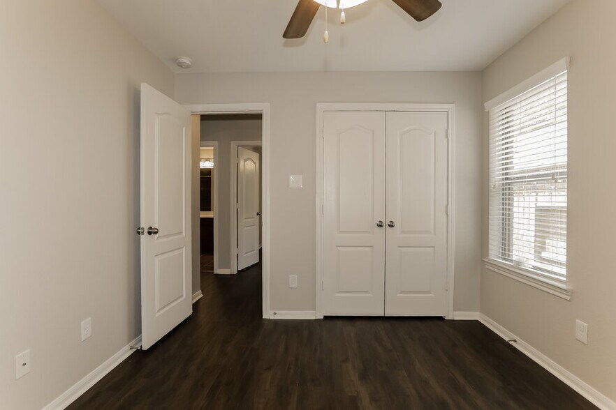 Building Photo - 961 Doire Dr