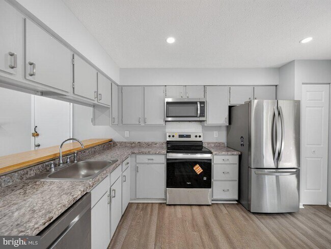 Building Photo - 801 High Plain Dr
