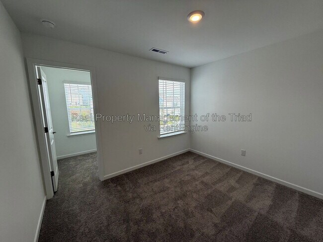 Building Photo - 5236 Amaryllis Wy