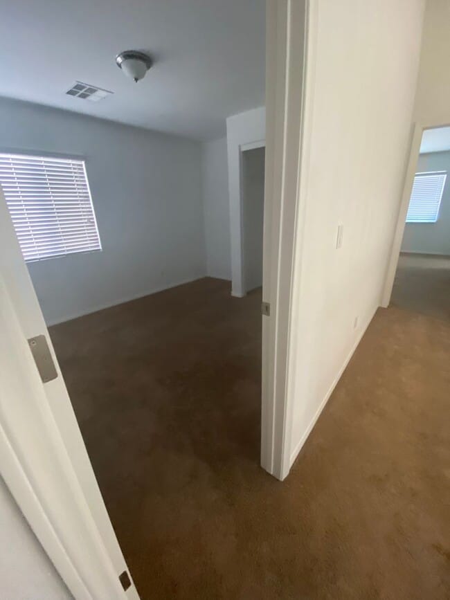 Building Photo - NW 3 bedroom