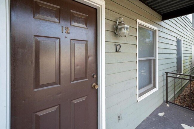 Building Photo - Campus Courtyard at Glenn #12