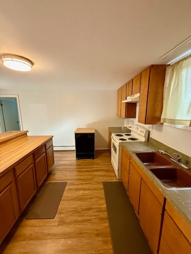 Building Photo - 2 Bedroom 1 Bathroom Apartment