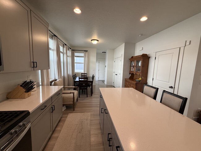 Building Photo - 9277 N Scenic Mountain Dr
