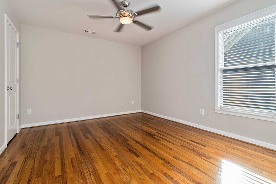 Building Photo - 1529 Gilstrap Ln NW