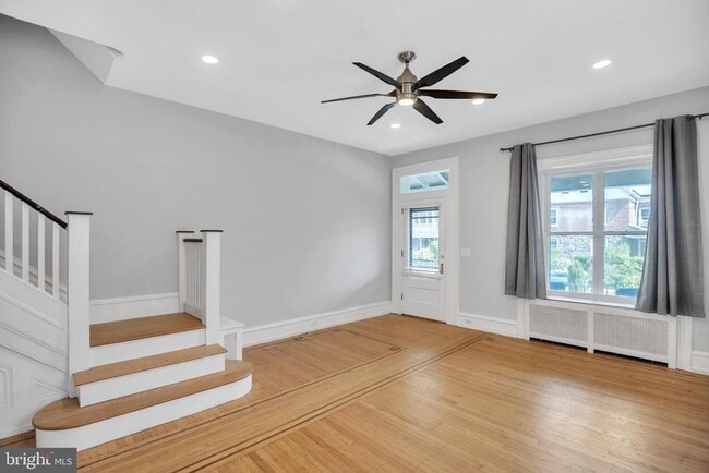 Building Photo - 117 Rochelle Ave