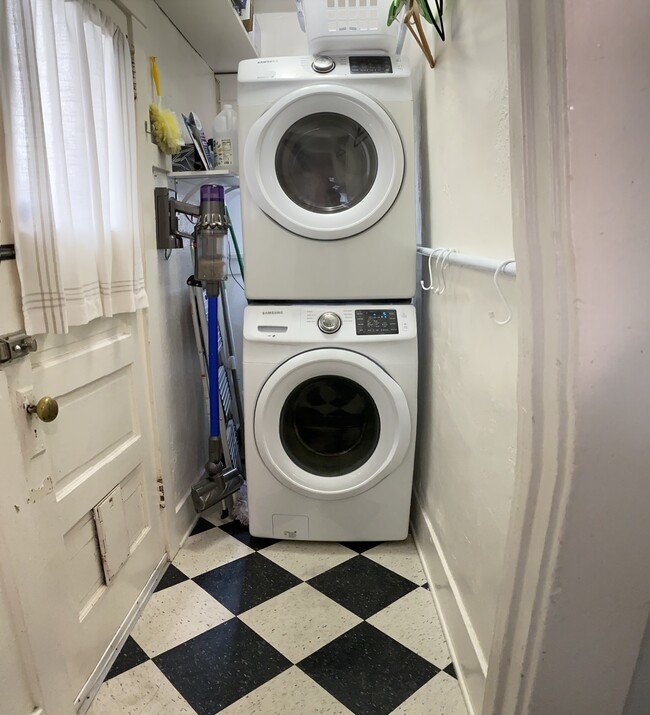 Laundry - 342 4th Ave