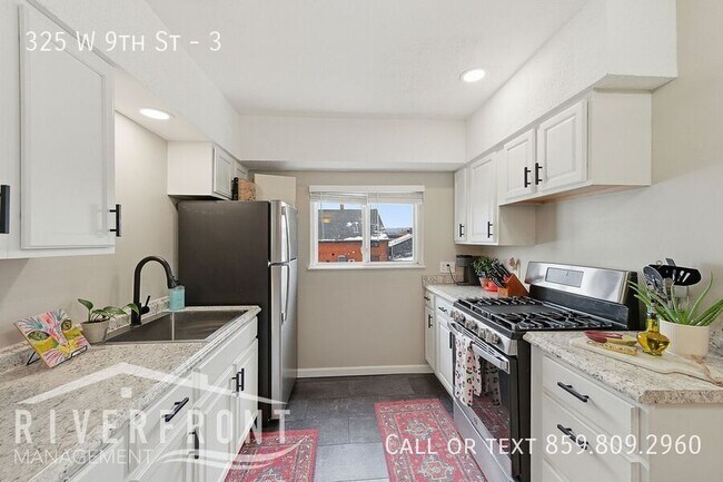 Building Photo - 325 W 9th St