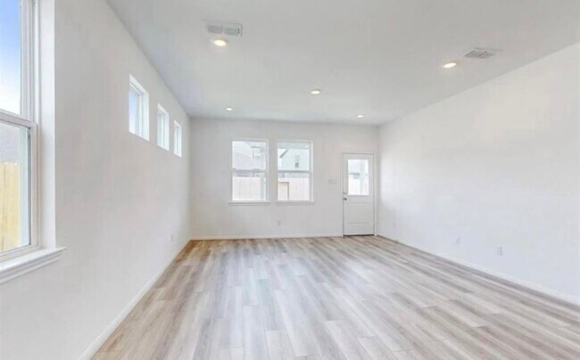 Building Photo - 2723 Forest Retreat Ln