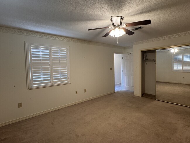 Building Photo - 806 Regatta Cir