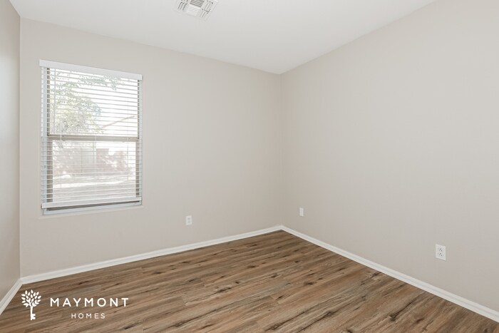 Building Photo - 882 E Taylor Trail