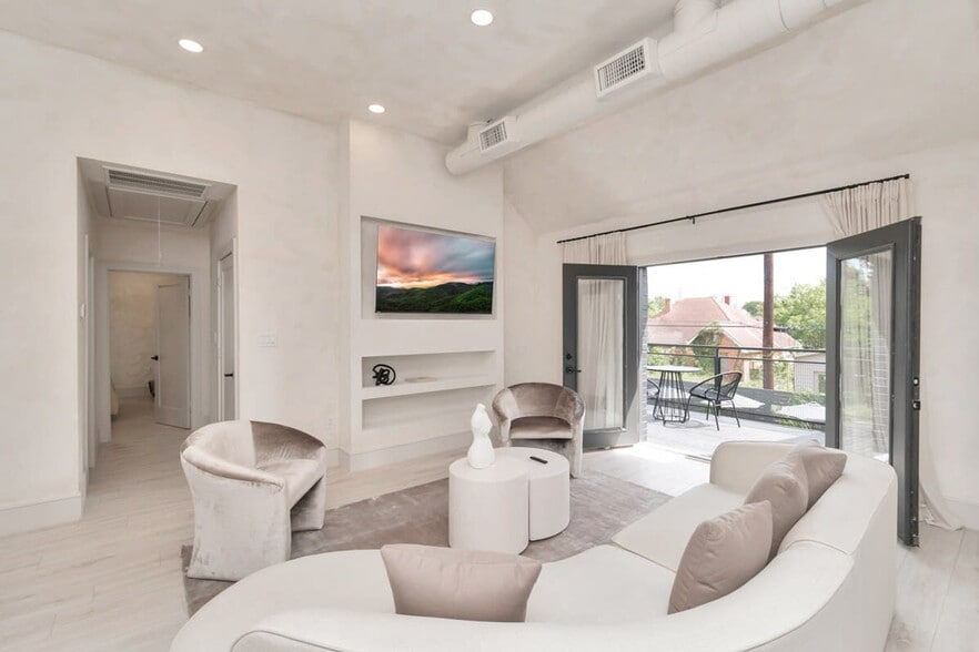 Building Photo - 2703 Blodgett St