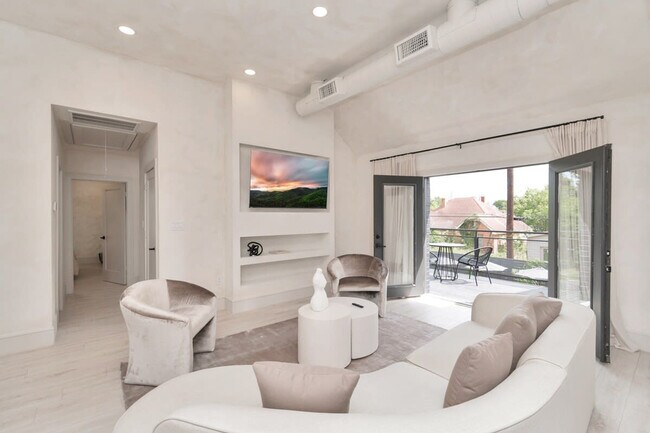 Building Photo - 2683 Blodgett St