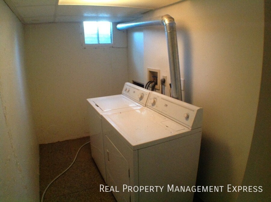 Building Photo - 2 Bed 2 Bath in Central Sioux Falls
