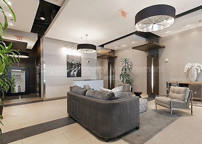 Building Photo - 253 Tenth Avenue