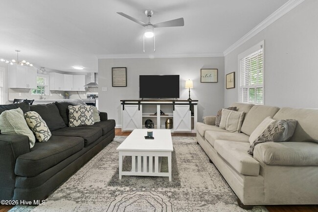 Building Photo - 450 Crestview Rd