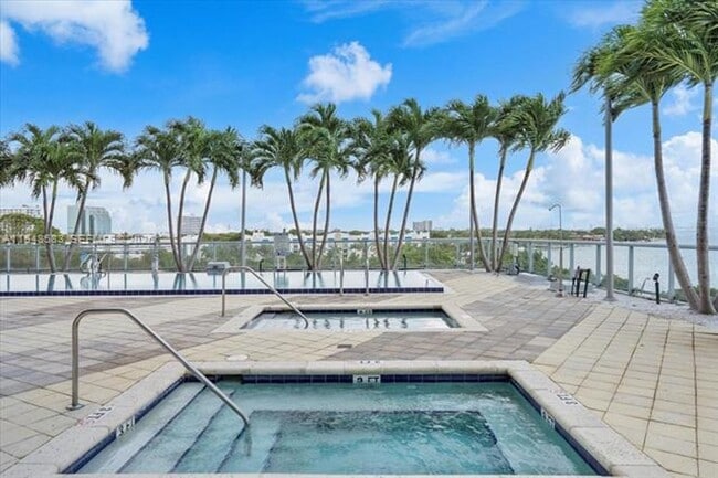 Building Photo - 601 NE 36th St